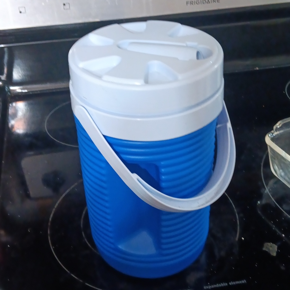 Rubbermaid 1/2 gallon jug